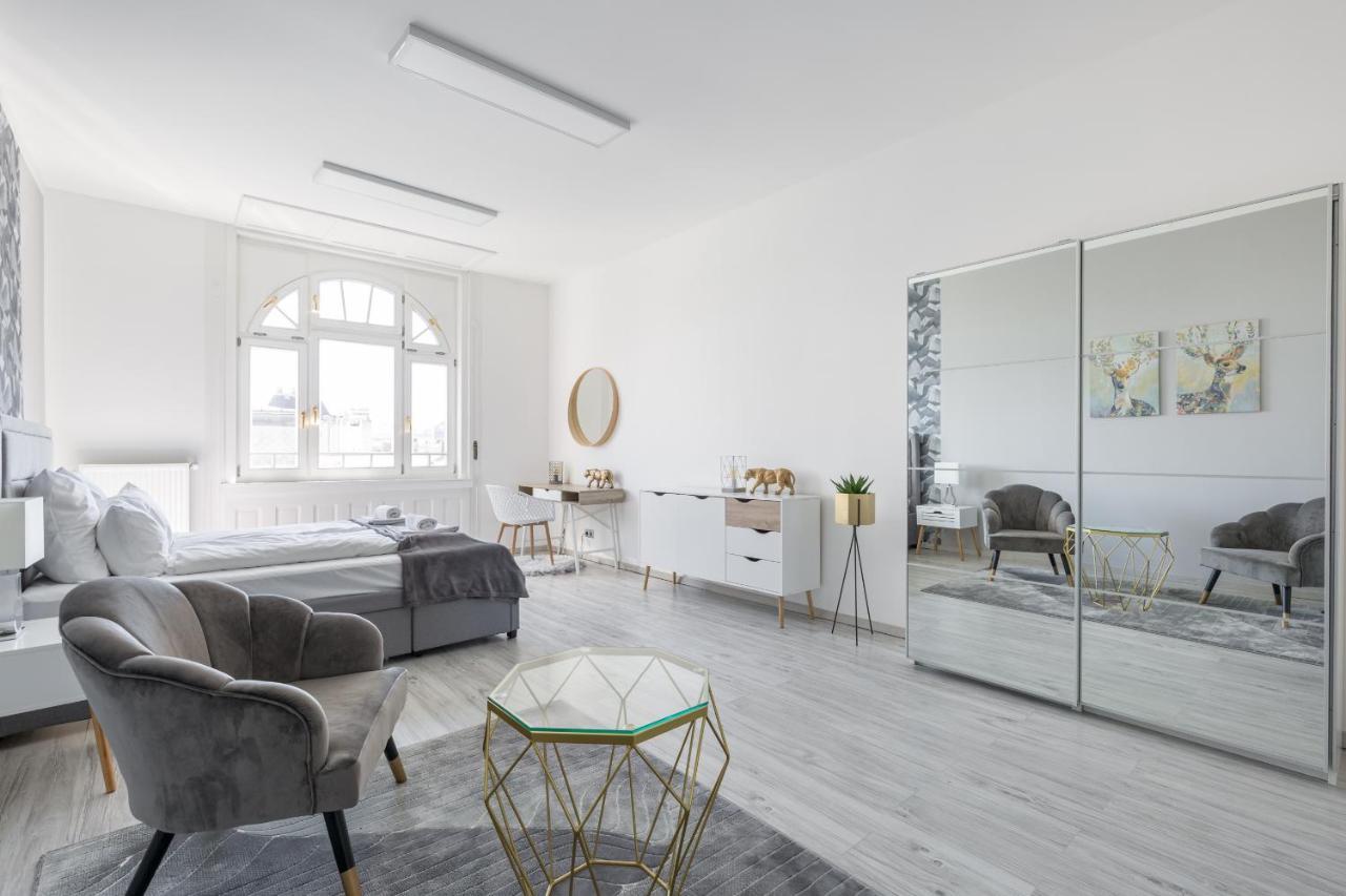 Designer On The Broadway With 2br And Ac Budapešť